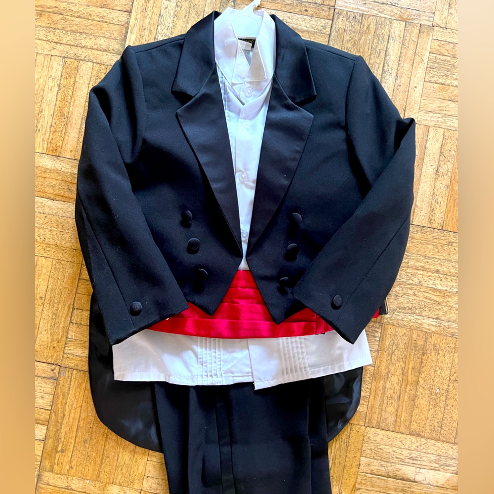 Rafael Boys Tuxedo Size 8 Jacket/tails, Pants, Shirt, and Two Cummerbunds